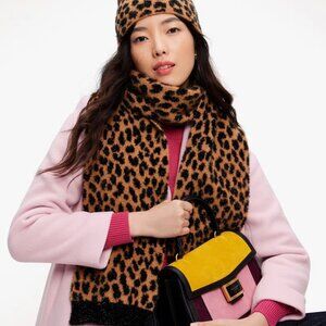 Modern Leopard Knit Scarf